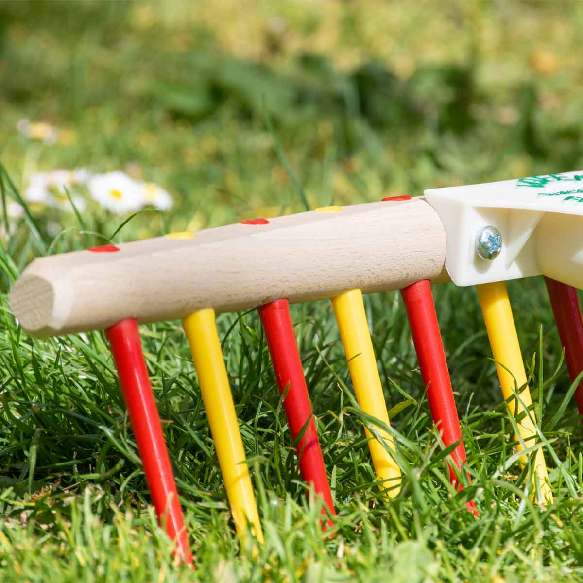 Kinderrechen |12 bunten Kunststoffzinken | 41 cm Buche-Rechenhaupt | 130 cm Lindenholzstiel | Made in Austria