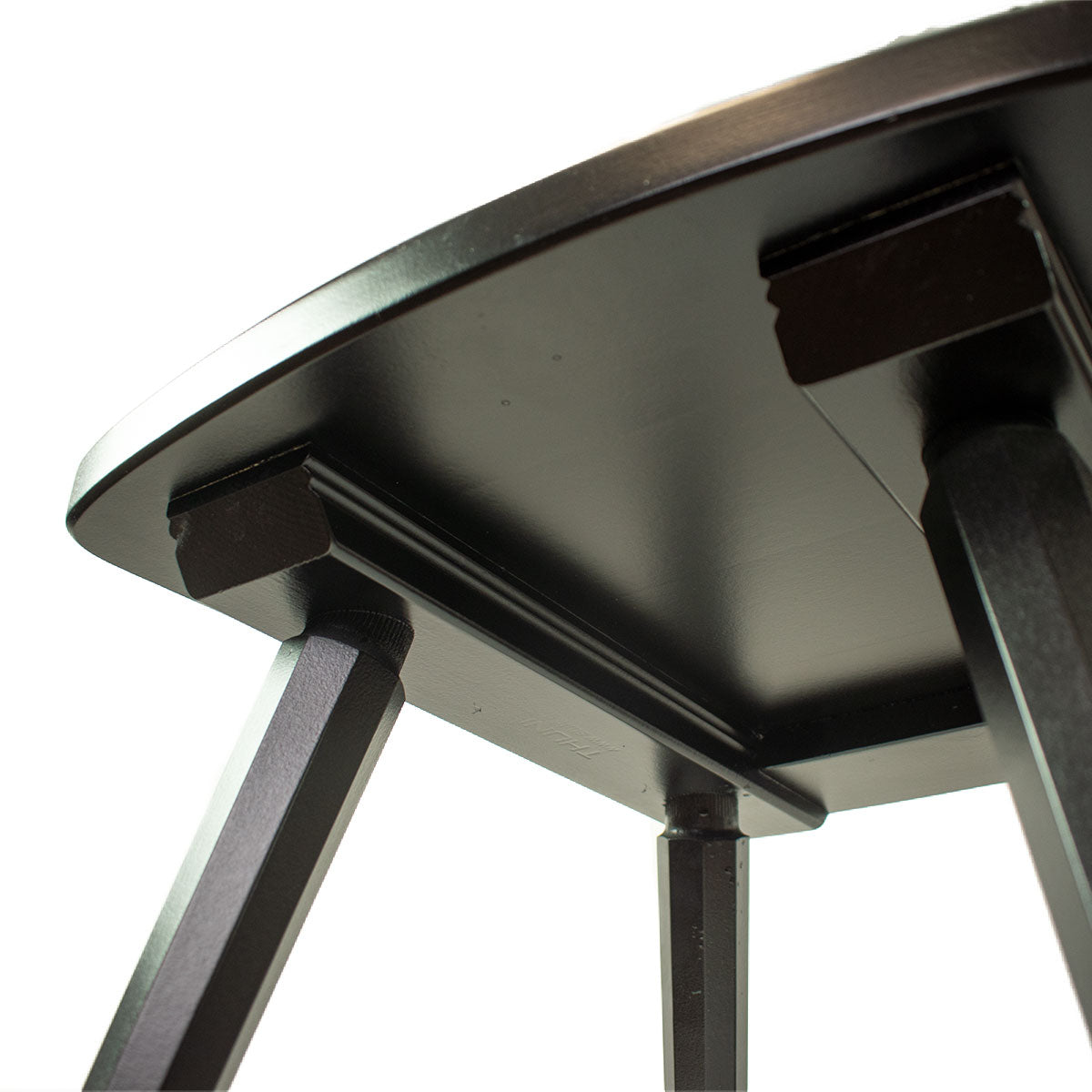 Eleganter Stuhl 'Black or White' | Vollholz Buche | deckend lackiert | Griff herzförmig | in Schwarz oder Weiß erhältlich