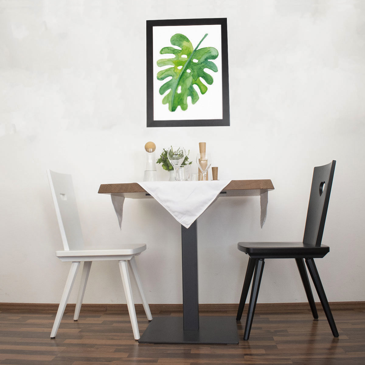 Eleganter Stuhl 'Black or White' | Vollholz Buche | deckend lackiert | Griff rechteckig | in Schwarz oder Weiß erhältlich