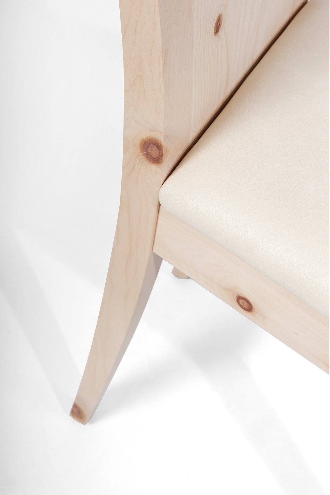 Eleganter Designer Stuhl mit Weisspolster - Holzartent Auswahl - 'Sitwell Fine Cushion'