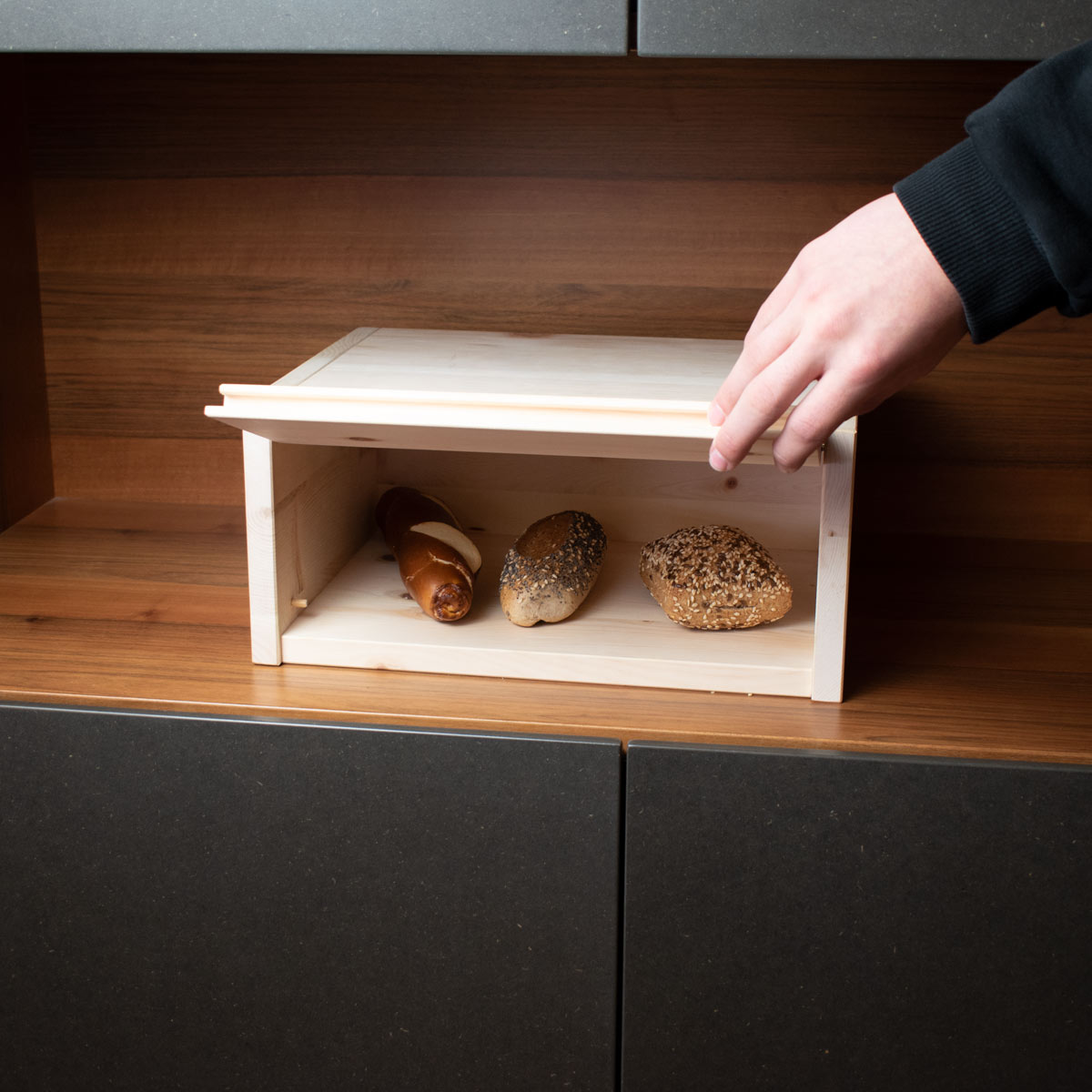 Flexibler Brotkasten aus Zirbenholz 30x23x14,5 cm (LxTxH)