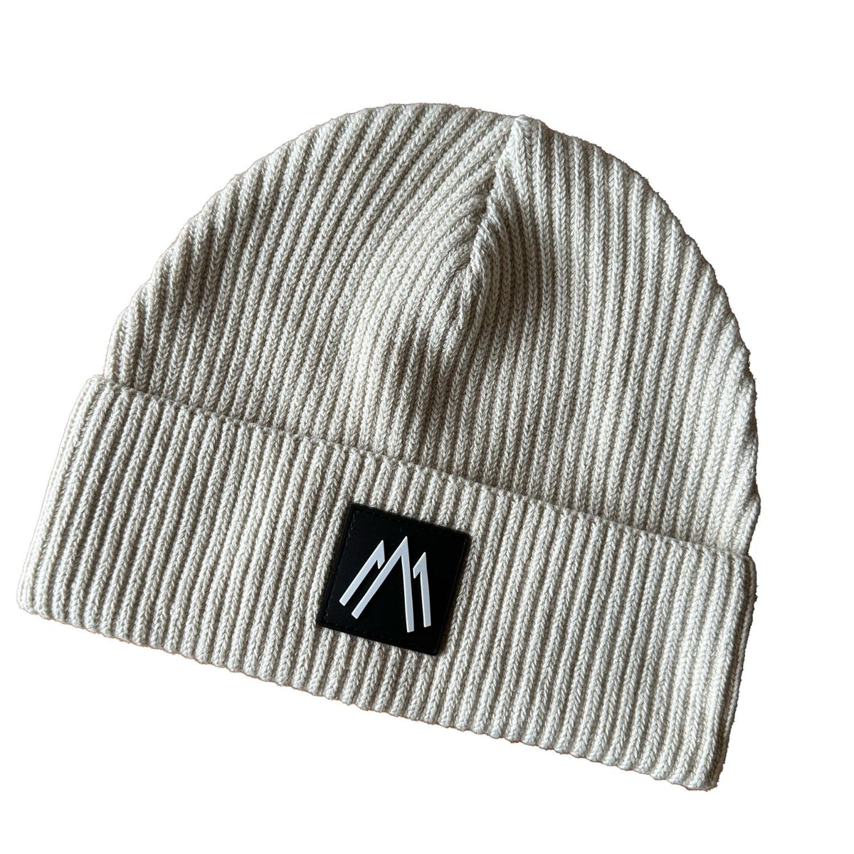 ALPS RESORTS Mütze | Beanie aus Bio-Baumwolle | weiß mit Gummi-Patch | formstabil
