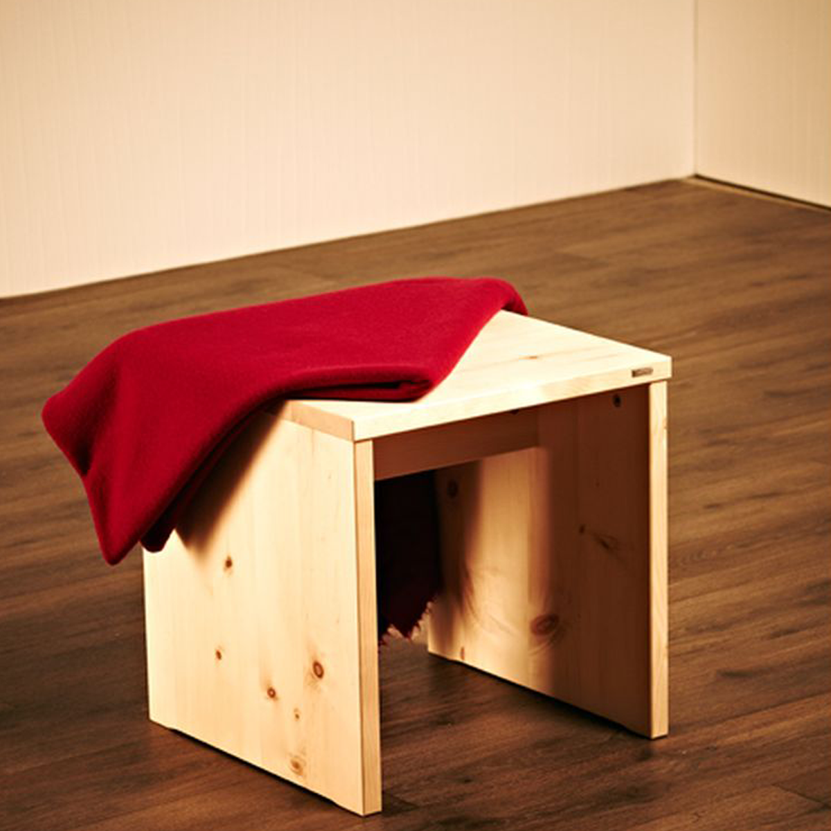 Hocker / Beistelltisch 'Homerest' aus Massivholz | Fichte, Buche, Zirbe oder Eiche| B 45 x T 45 x H 45 cm | Made in Sütdirol