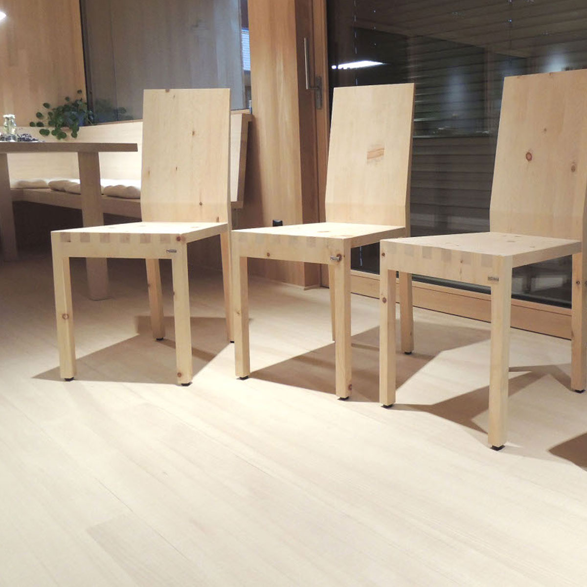 Design Stuhl aus Zirbenholz - 'Sitwell' - Handwerk Europa - clear Country