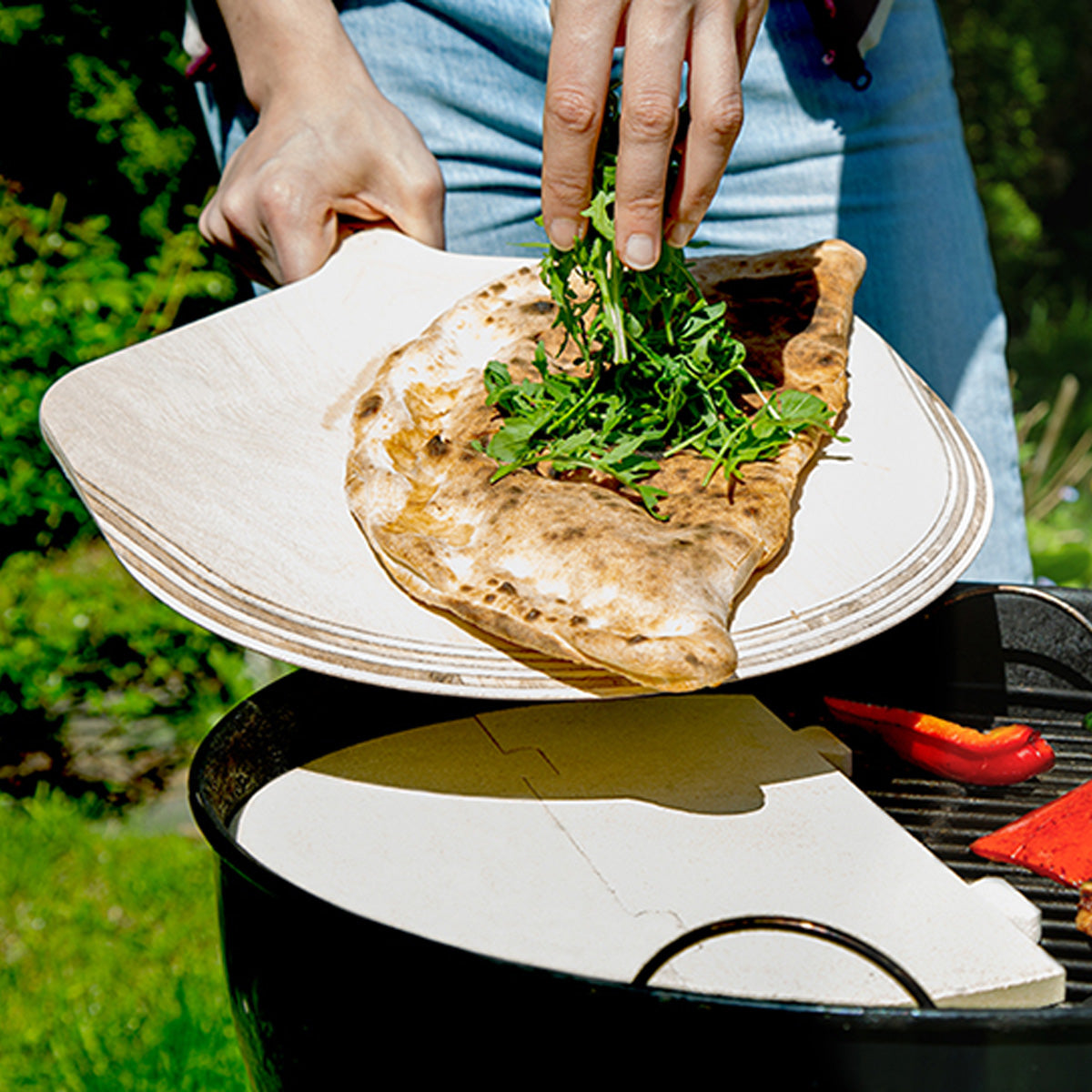 3-teilig Set - Flexibler Pizzastein aus hochwertigem Cordierit | mit Pizzaheber & Grillhandschuh