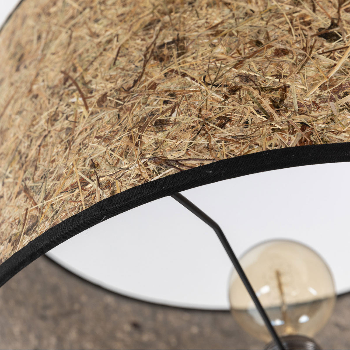 Stehleuchte Heu und Dreibein | Holz schwarz lasiert | konisch oder zylindrisch | Fassung E27 | max. 60 Watt | Fußschaltung | Handarbeit aus Österreich