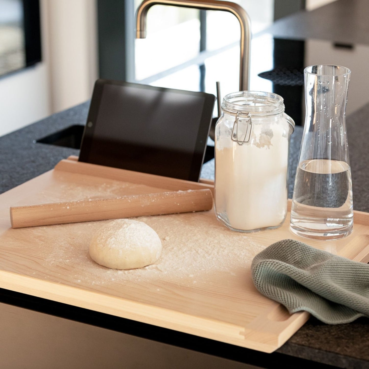 Nudel- / Backbrett '2.0' | inkl. Nudelholz | Vollholz | B 65 x T 47 x H 5 cm | Made in Germany