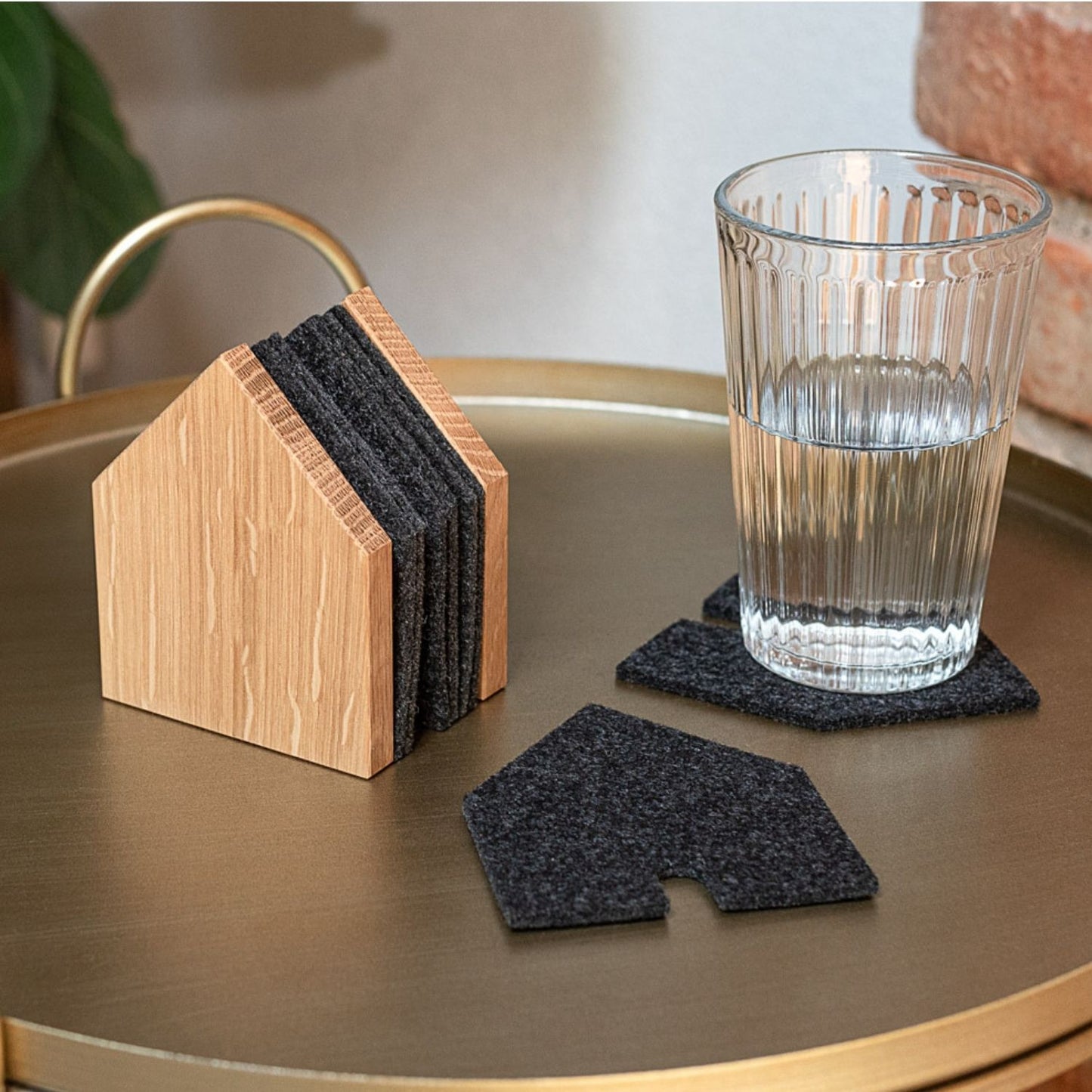 Glasuntersetzer 'Gasthaus' | 8 Stück | Eiche, recycelter PET-Filz | B 7 x T 9 x H 11,5 cm | in verschiedenen Farben | Made in Germany