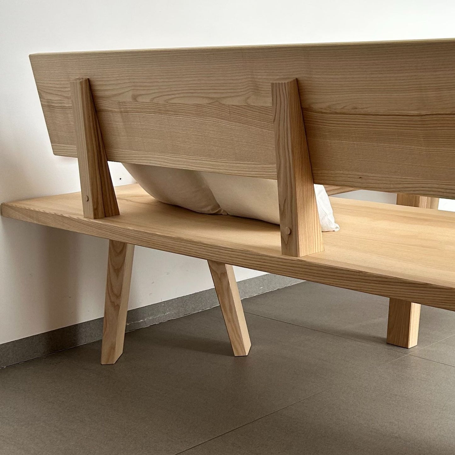 Schlichte Massivholzbank mit Lehne 'Simple' | L 100 oder 200 x T 53 x H 84 cm | in verschiedenen Holzarten | stabile Handarbeit aus Südtirol