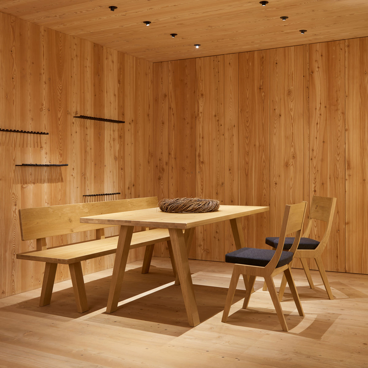 Schlichte Massivholzbank mit Lehne 'Simple' | L 100 oder 200 x T 53 x H 84 cm | in verschiedenen Holzarten | stabile Handarbeit aus Südtirol