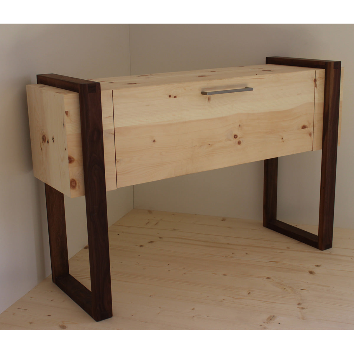 Sideboard 'Ahrn' | Zirbe roh | B 120 x T 37,5 x H 78 cm | Rahmen in Nuss | Made in Austria
