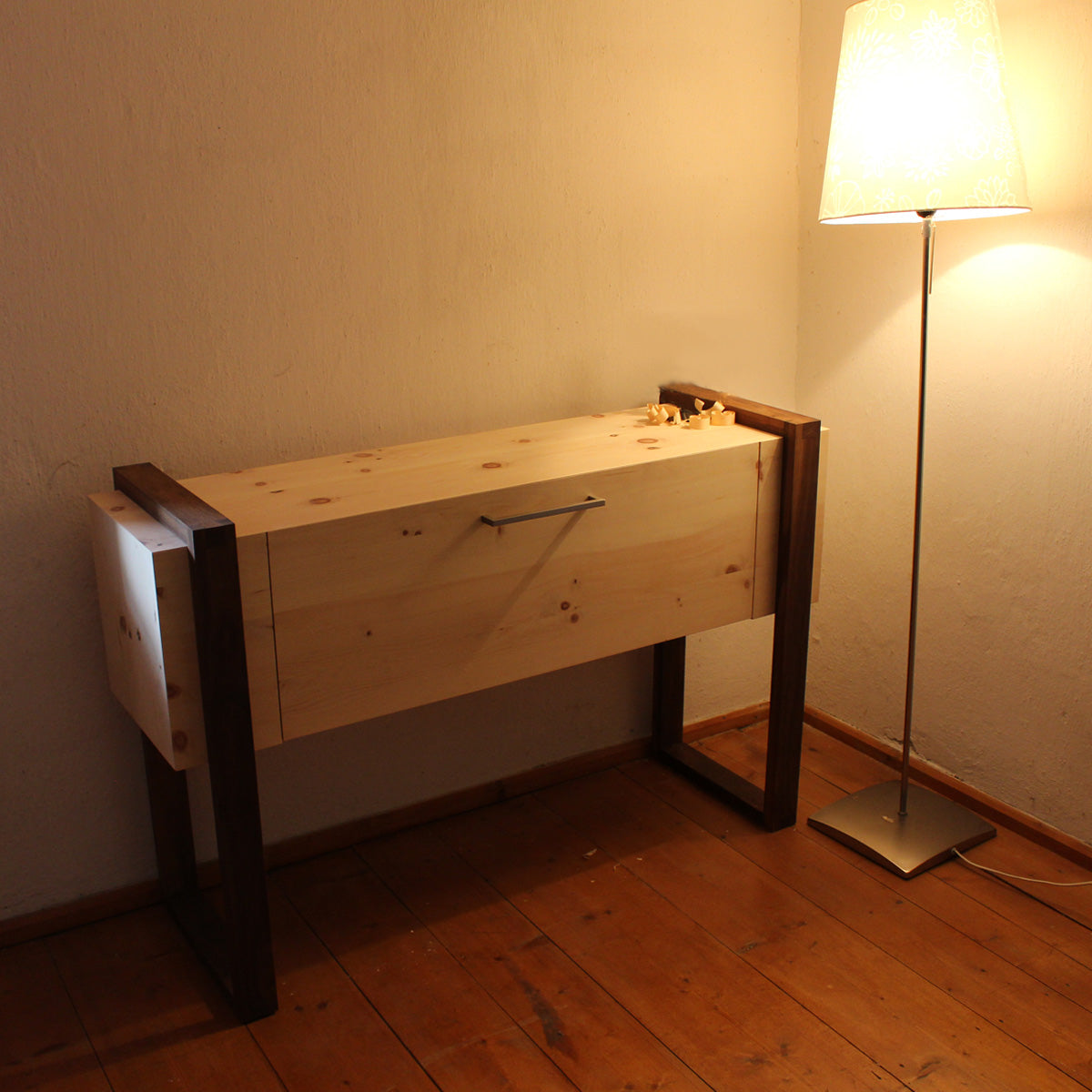 Sideboard 'Ahrn' | Zirbe roh | B 120 x T 37,5 x H 78 cm | Rahmen in Nuss | Made in Austria