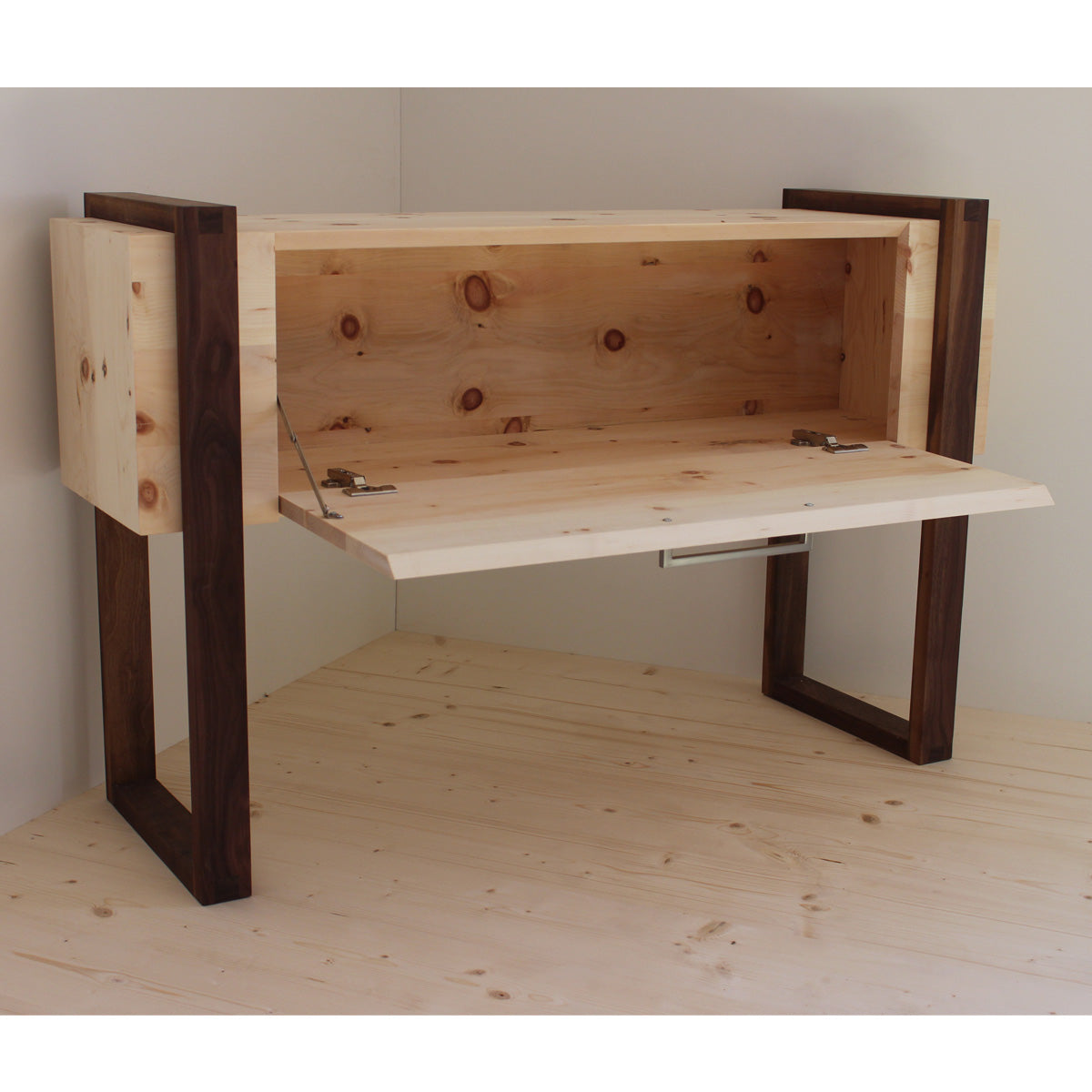 Sideboard 'Ahrn' | Zirbe roh | B 120 x T 37,5 x H 78 cm | Rahmen in Nuss | Made in Austria