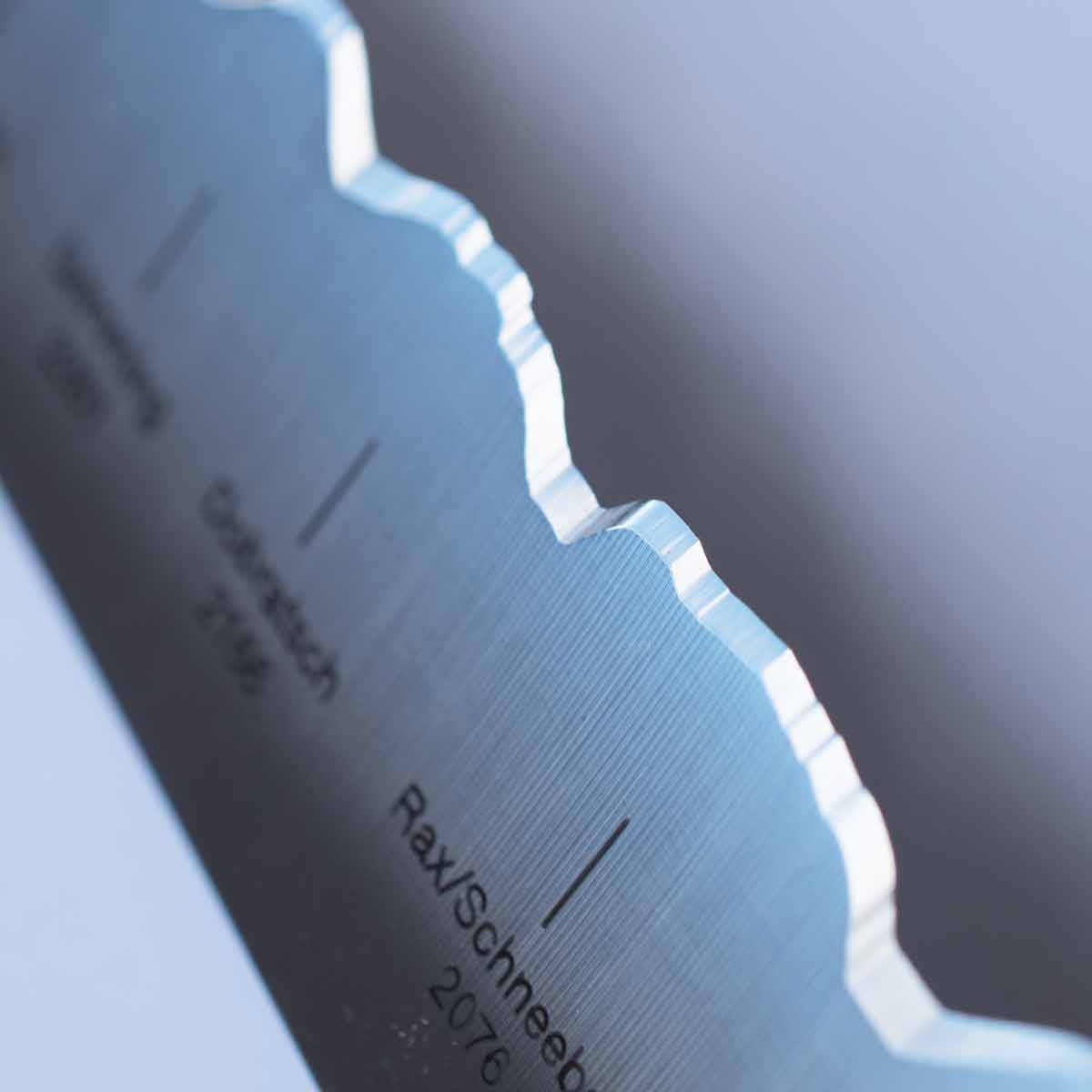 Brotmesser 'Best of Austria' | mit Panoramaschliff | handgemacht | aus Rockwell-Stahl mit Nussholzgriff | Made in Switzerland