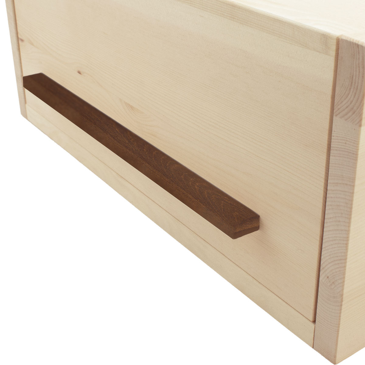 Nahaufnahme Brotbox aus Zirbenholz für die perfekte Brotaufbewahrung, mit Nussholz Griff.