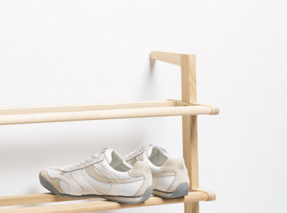 Schuhregal 'Gaston' | Esche roh | B 72 x T 22 x H 66 cm | keine Befestigung notwendig | für mind. 9 Schuhpaare | Made in Germany