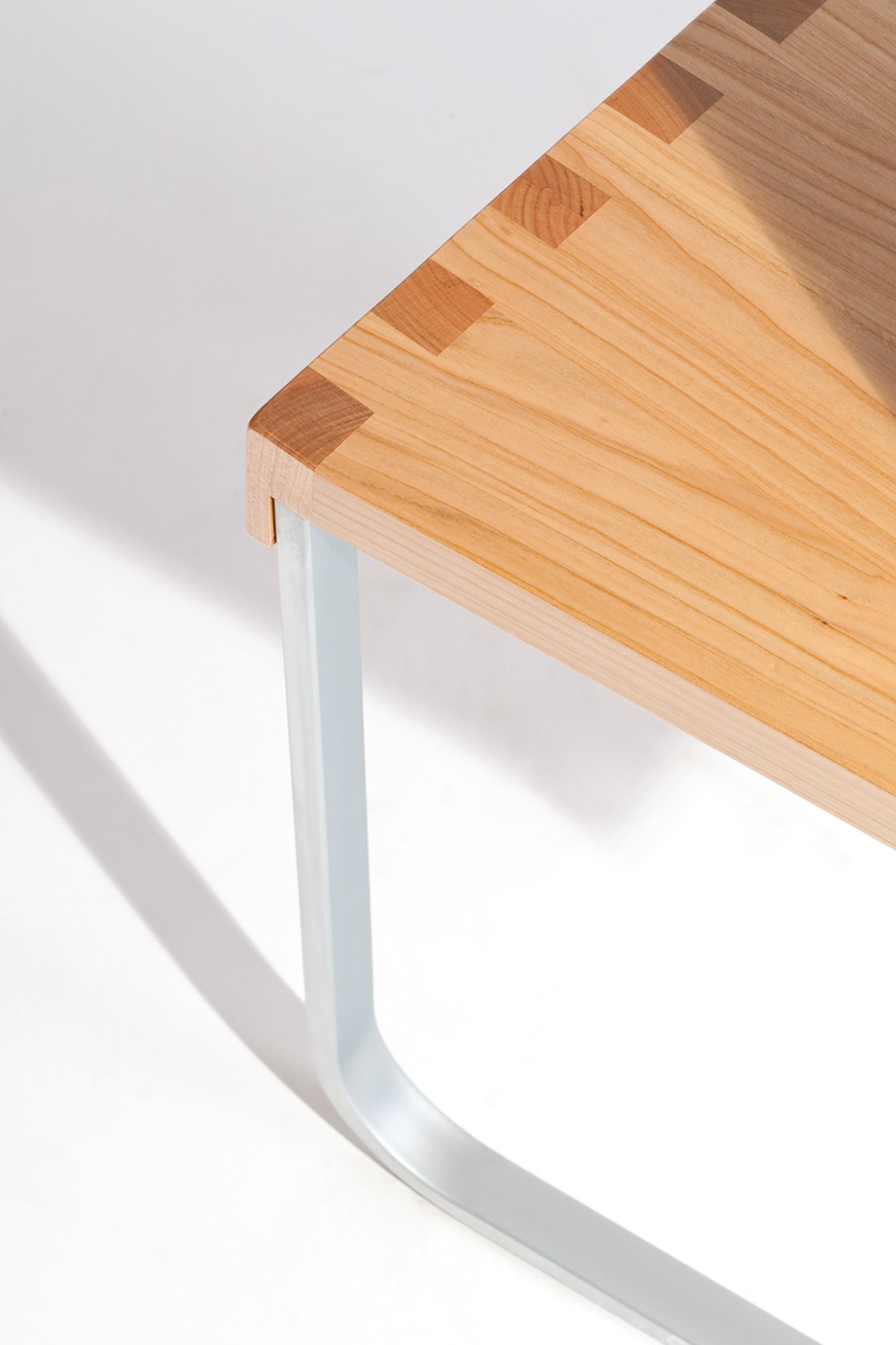Designer Stuhl 'Sitwell Breeze' | Zirbenholz | B 41 x T 47 x H 91 cm | Freischwinger | Handarbeit aus Südtirol