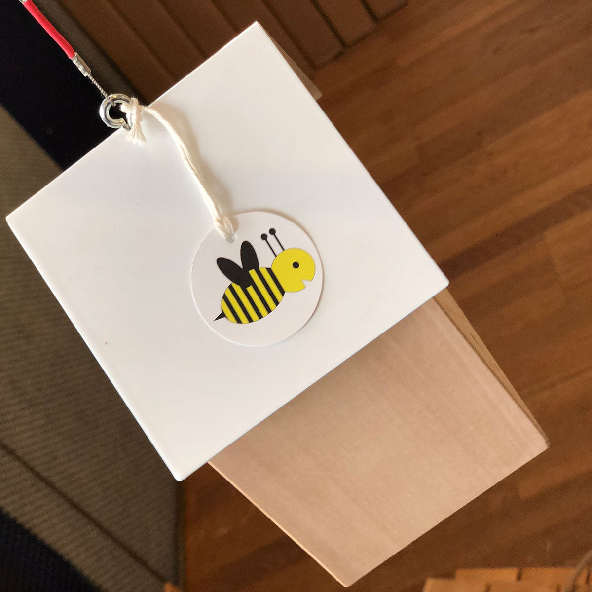 Bienenhotel 'Bee´s Inn' | aus regionalem Lindenholz und schützendem Stahlblech | 14,5 x 10 x 18 cm (LxBxH) | Made in Germany