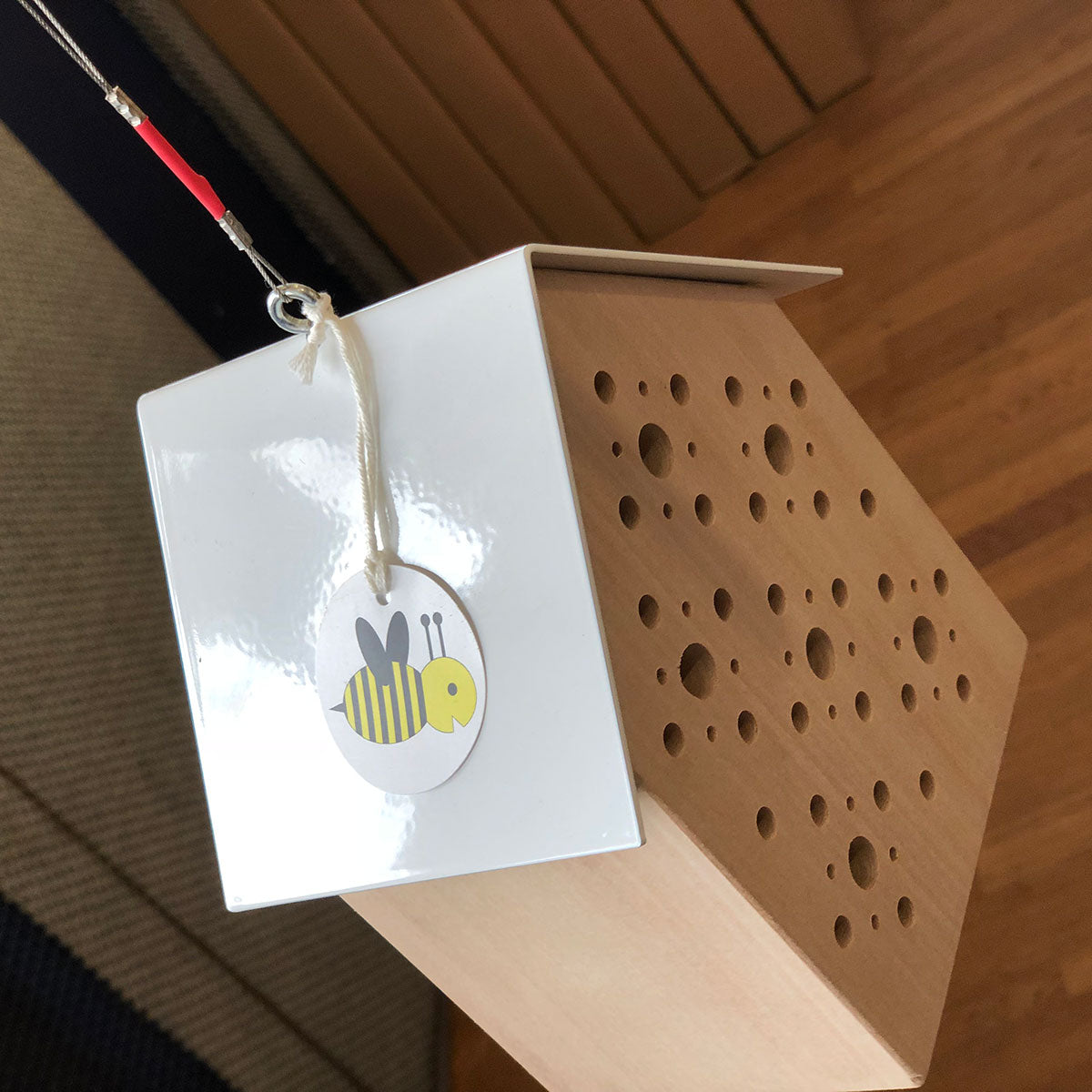 Bienenhotel 'Bee´s Inn' | aus regionalem Lindenholz und schützendem Stahlblech | 14,5 x 10 x 18 cm (LxBxH) | Made in Germany