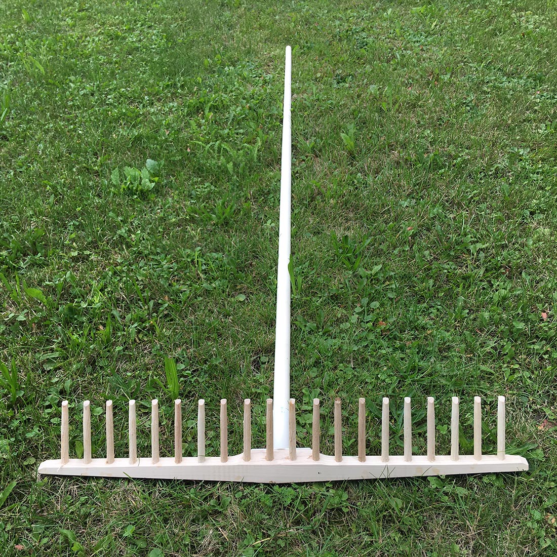 Rechenstiel 180 cm | Lindenholz 2,7 cm Durchmesser | kompatibel mit allen Heurechen und Drahtbügelrechen | Handgemacht in Österreich