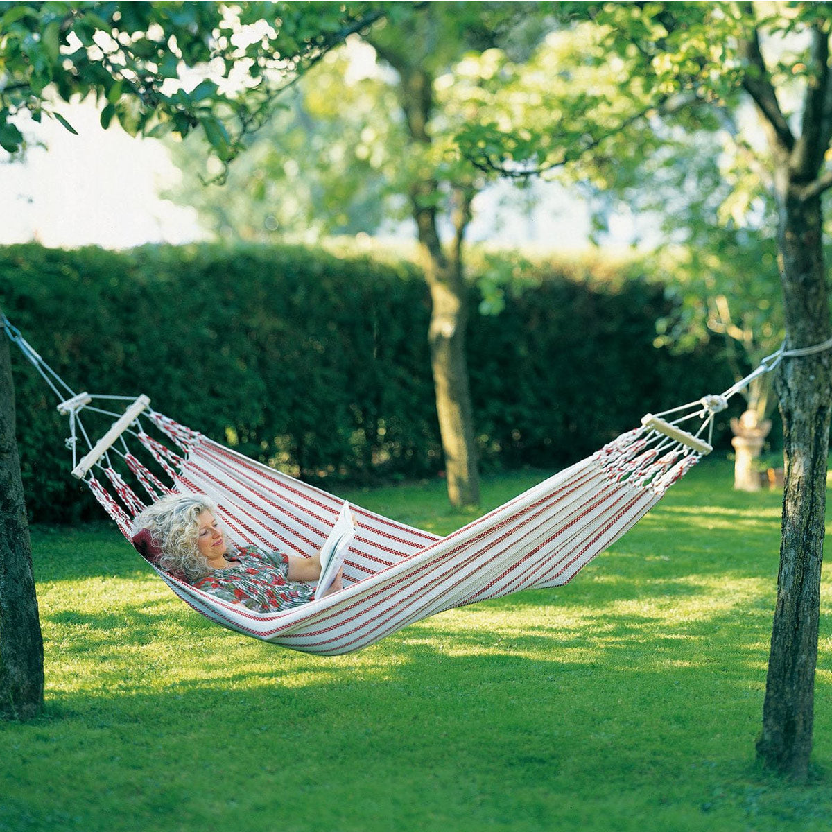 Einzelhängematte 'Wetterfest' l witterungsbeständig | für Außenbereich geeignet 300 x 130 cm l Tragkraft 150 kg