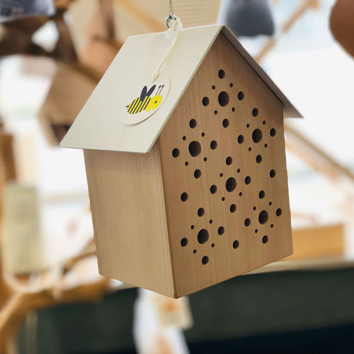 Bienenhotel 'Bee´s Inn' | aus regionalem Lindenholz und schützendem Stahlblech | 14,5 x 10 x 18 cm (LxBxH) | Made in Germany