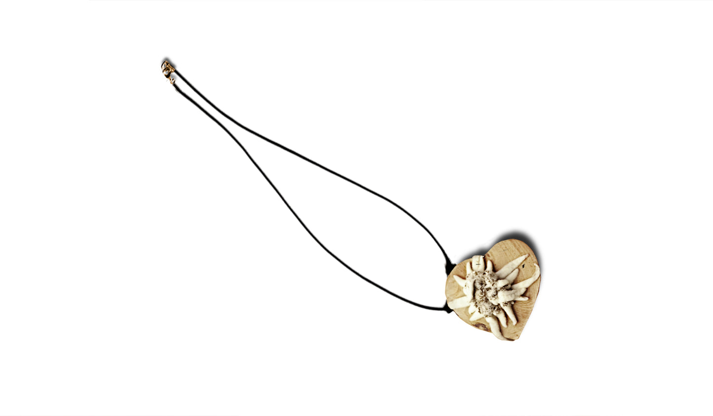 Eleganter Trachtenschmuck mit Zirbe - 'White Beauty' 27cm