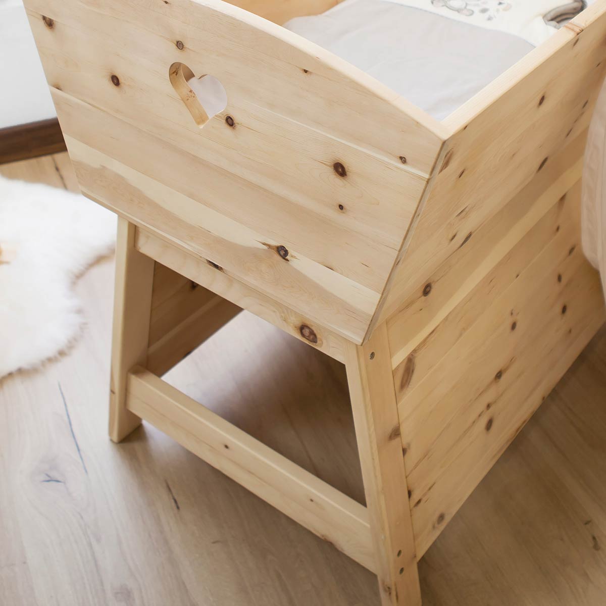 Mitwachsende Babywiege 'Sweet Sleep' | aus Zirbenholz | L 84 x B 60 x H 86 cm | flexibel erweiterbar | Handarbeit aus Deutschland