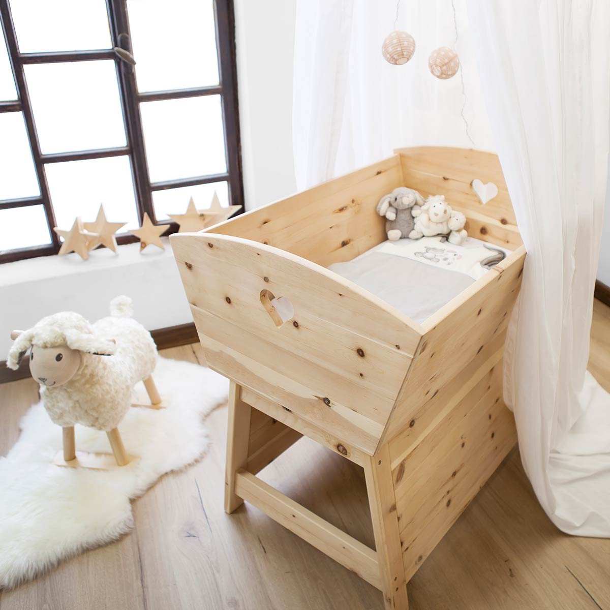 Mitwachsende Babywiege 'Sweet Sleep' | aus Zirbenholz | L 84 x B 60 x H 86 cm | flexibel erweiterbar | Handarbeit aus Deutschland