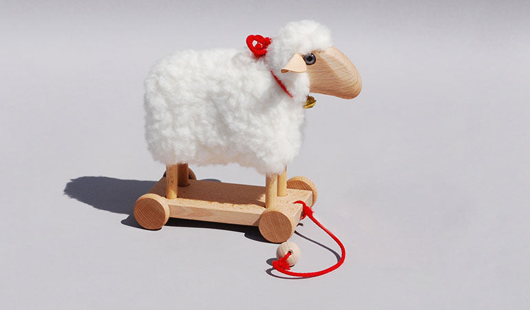 Lämmchen 'Kolumbus' zum Nachziehen | 23 x 11 x 23 cm | 100% Naturmaterialien | Made in Germany