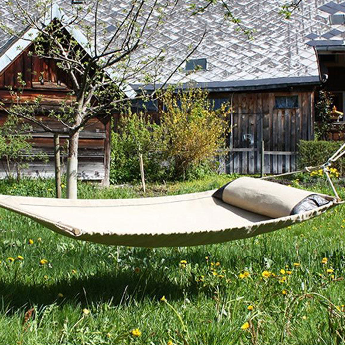 Hängematte 'Sailor' | aus Juteleinen inkl. extra Juteseil | Kissen aus schwarzem Tyvek® | B 80 x L 210 cm | Made in Germany
