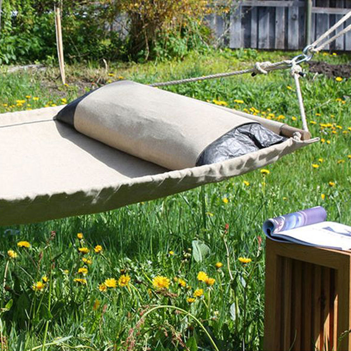 Hängematte 'Sailor' | aus Juteleinen inkl. extra Juteseil | Kissen aus schwarzem Tyvek® | B 80 x L 210 cm | Made in Germany