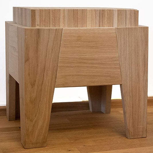 Ergonomischer Massivholz Hocker 'Brick by Brick' | Sitzfläche aus 576 dynamische Stifte | B 42 x T 42 x H 44 cm | metallfrei | in Esche, Ahorn, Zirbe, Eiche oder Nuss | Made in Austria