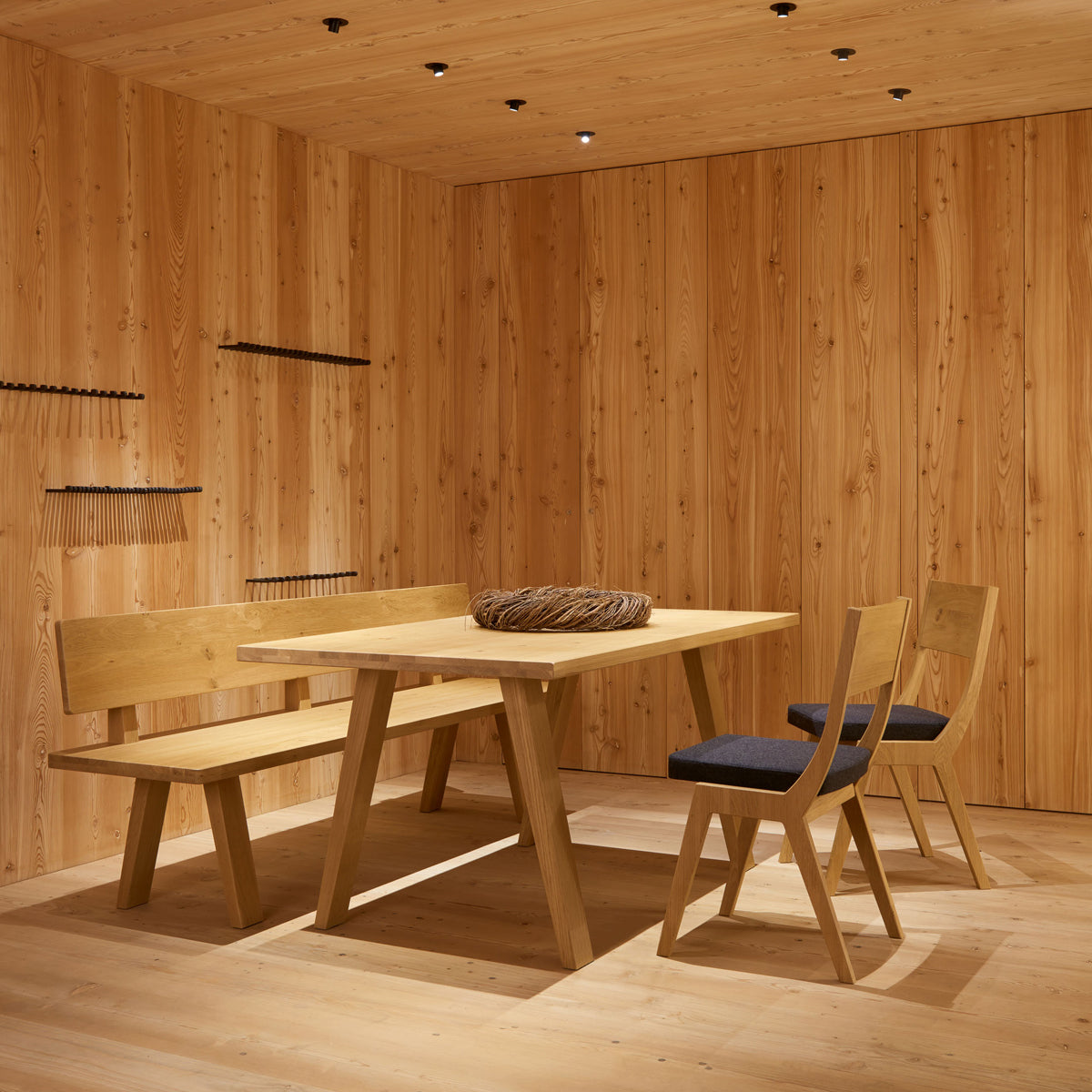 Schlichte Massivholzbank mit Lehne 'Simple' | äußerst stabile Handarbeit aus Südtirol | in verschiedenen Holzarten | in verschiedenen Größen