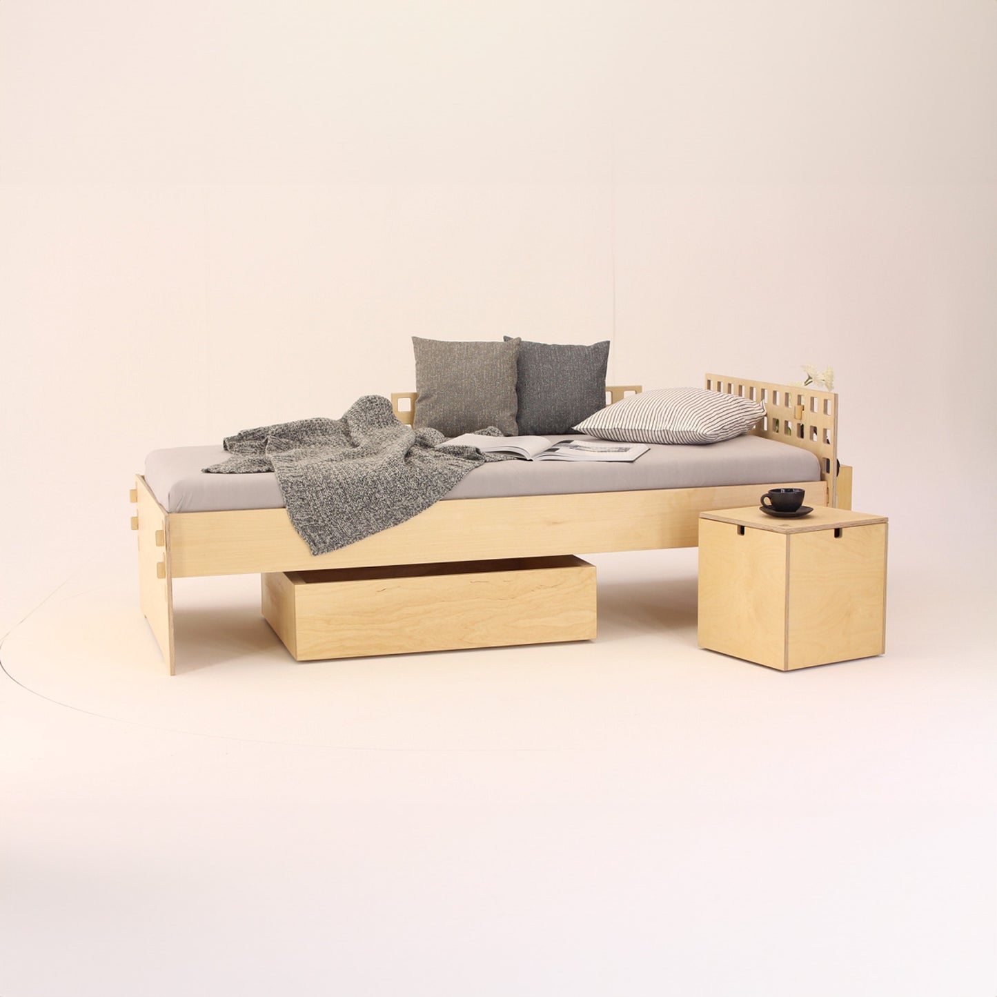 Design mit System - Bett 'Aline'  | B 90 x L 200 cm | Birke Schichtholz | Made in Austria