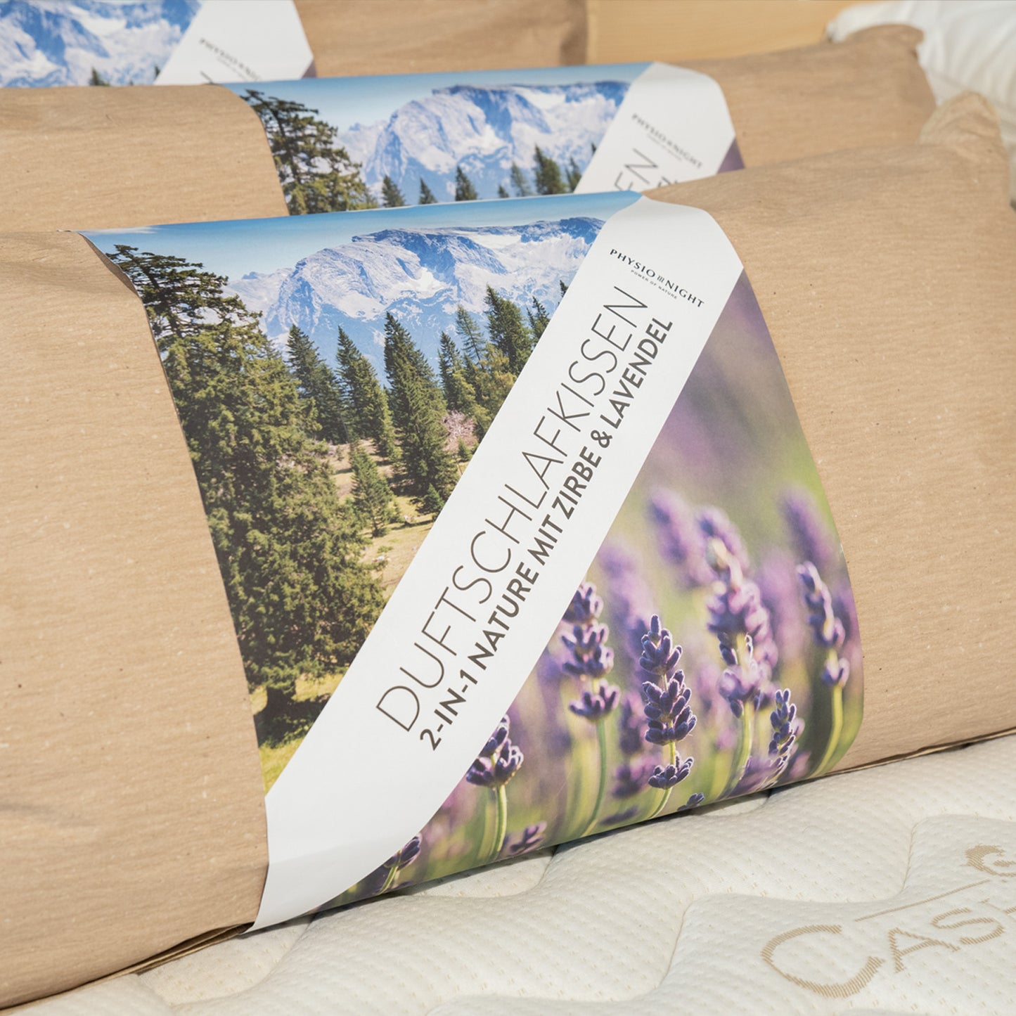 Kissen mit Banderole von Bergen ,Lavendel und Zirbenbäumen