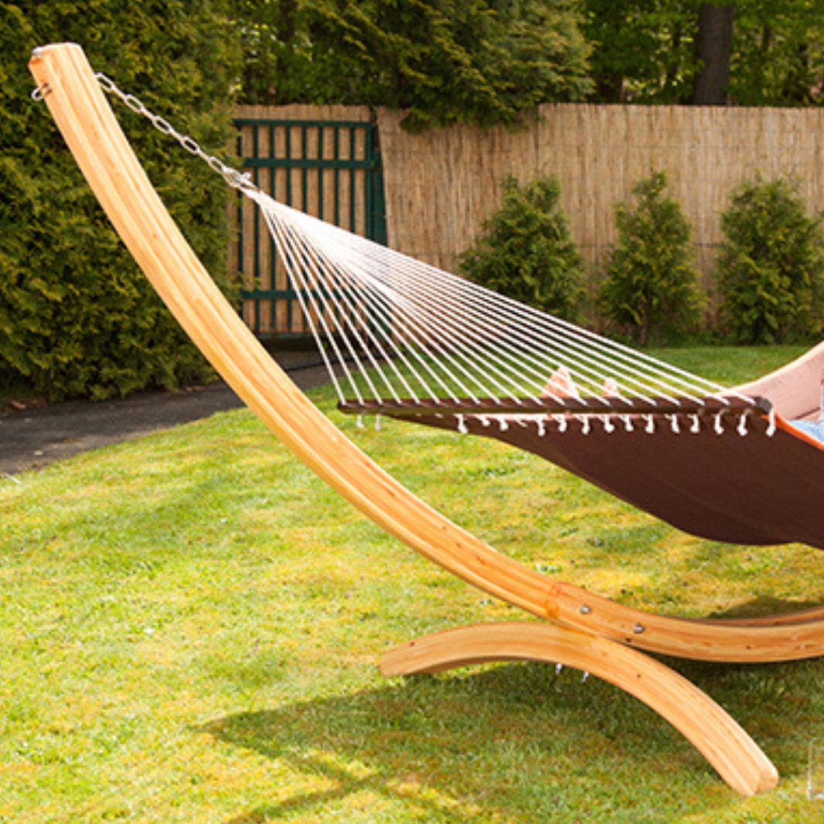 Hängemattengestell Arcus | L 437 x B 160 x H 145 cm | Lärchenholz mit Edelstahlbeschlägen | Balastbarkeit max. 200 kg | Made in Austria