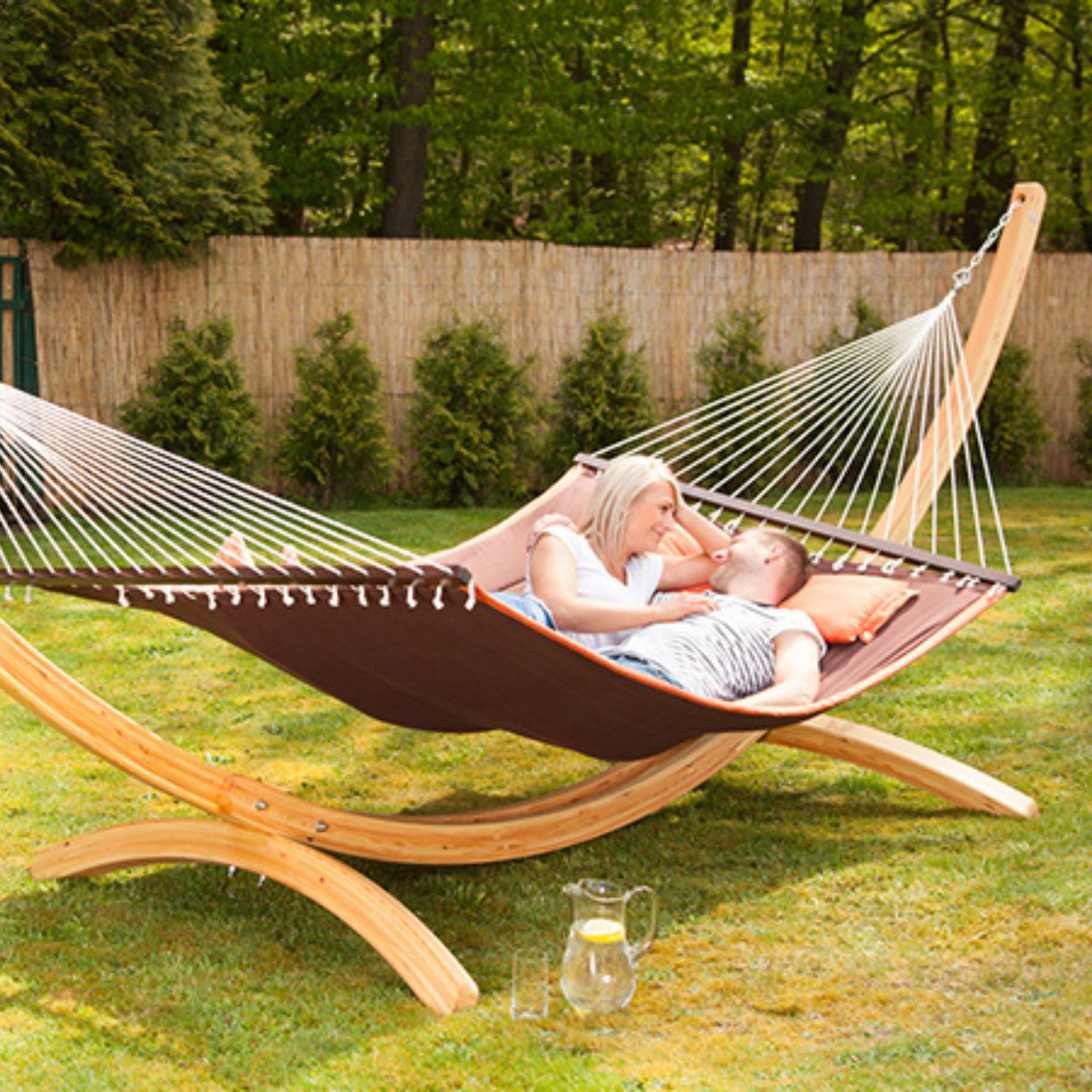 Hängemattengestell Arcus | L 437 x B 160 x H 145 cm | Lärchenholz mit Edelstahlbeschlägen | Balastbarkeit max. 200 kg | Made in Austria
