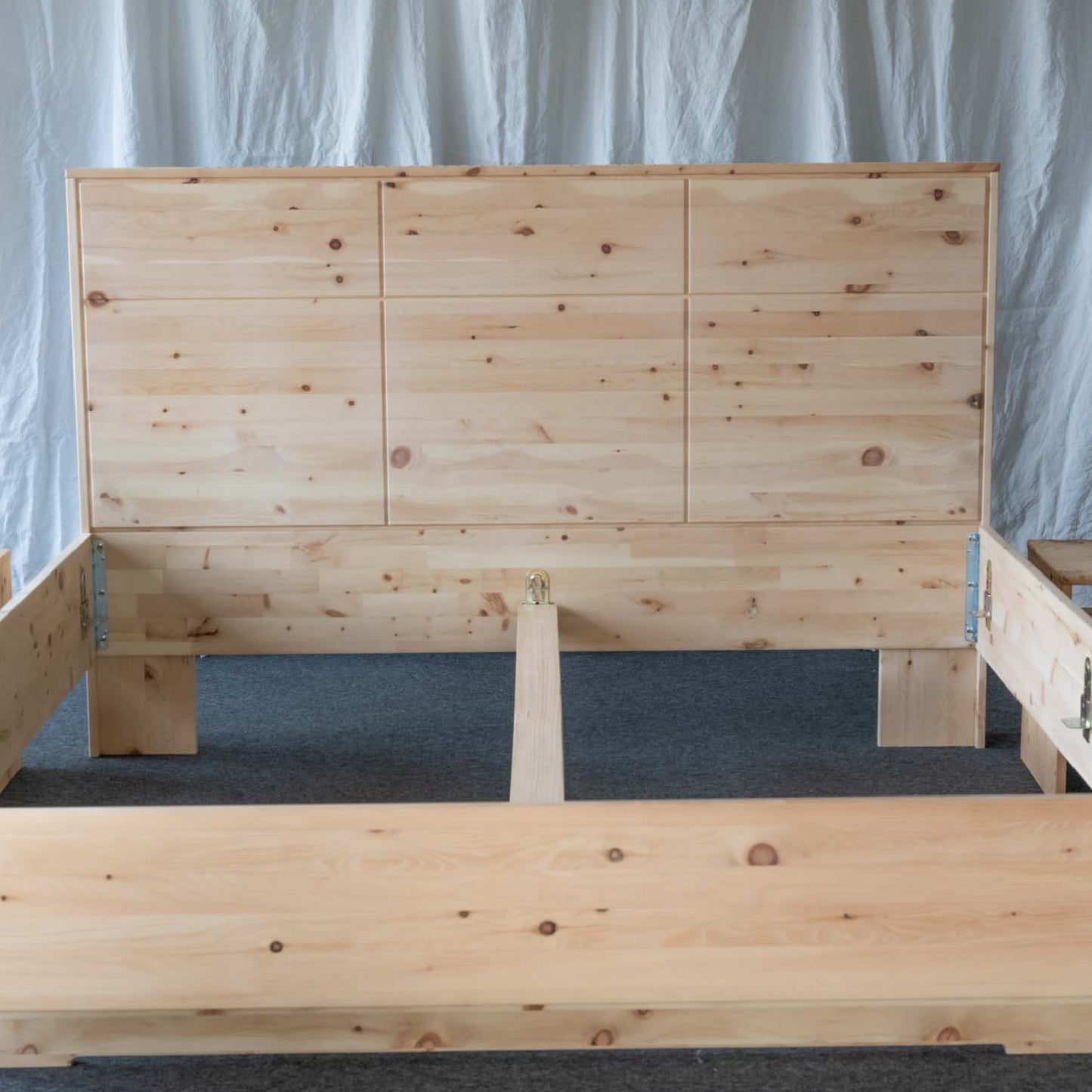 Zirbenduftbett | Schlafen mit der Zirbe | massive Zirbe |Kopfteil mit schallreduzierender Polsterung | B 180 x L 200 cm | Made in Austria