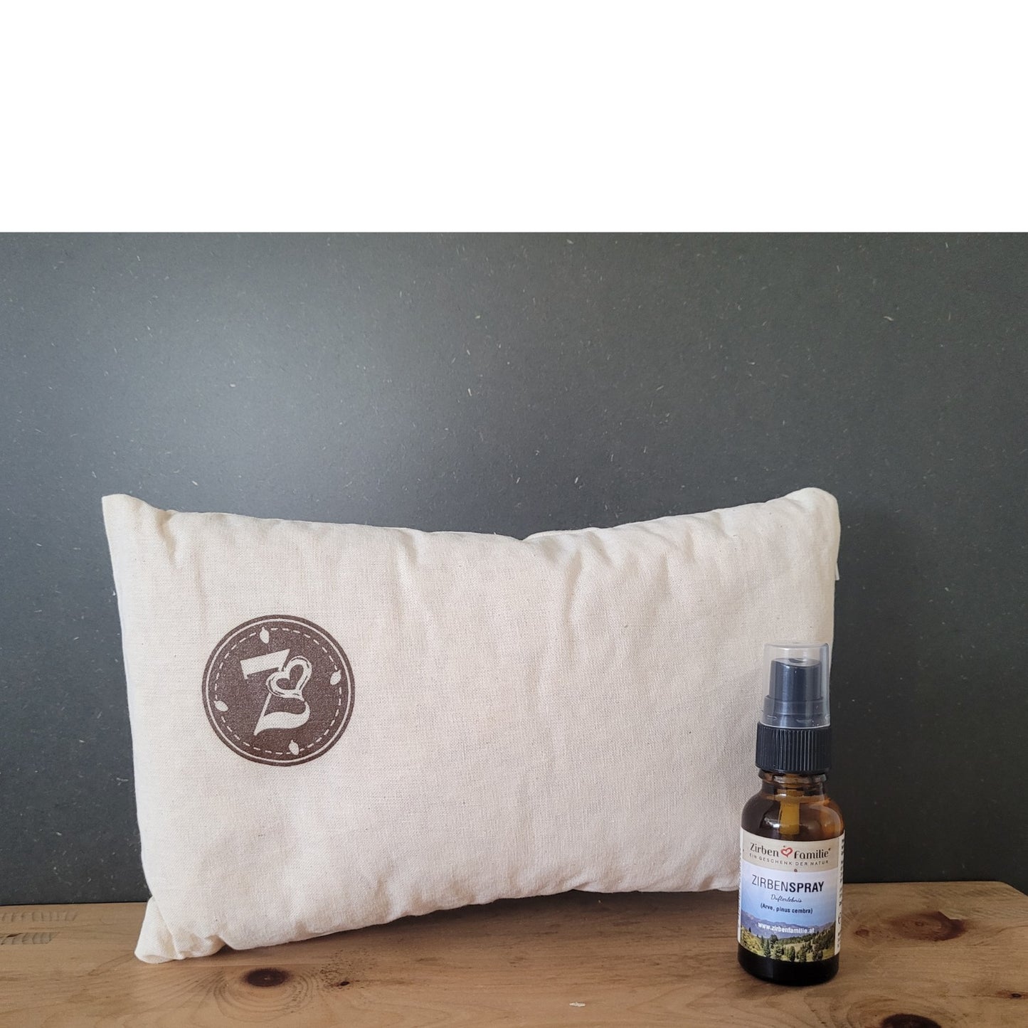 Set "Kissenschlacht" | Baumwollkissen Natur 25 x 15 cm | gefüllt mit gehobelten Zirbenflocken | Zirbenspray 20 ml