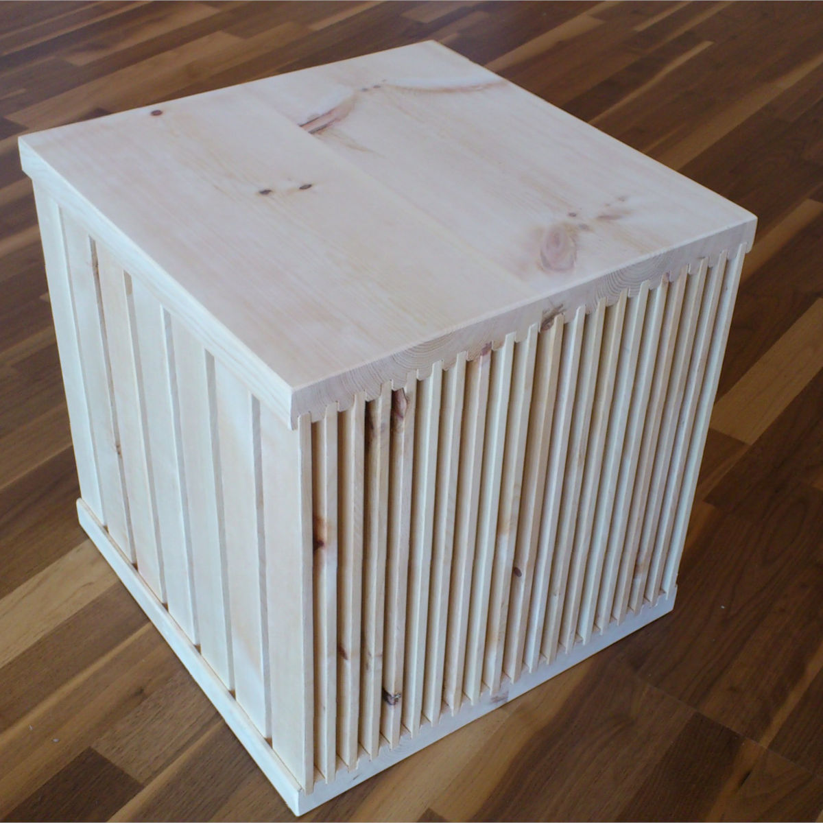 Multifunktionaler Hocker / Beistelltisch 'Stackle Bouquet' | aus Zirbenholz | 40x40x40 cm | Made in Austria