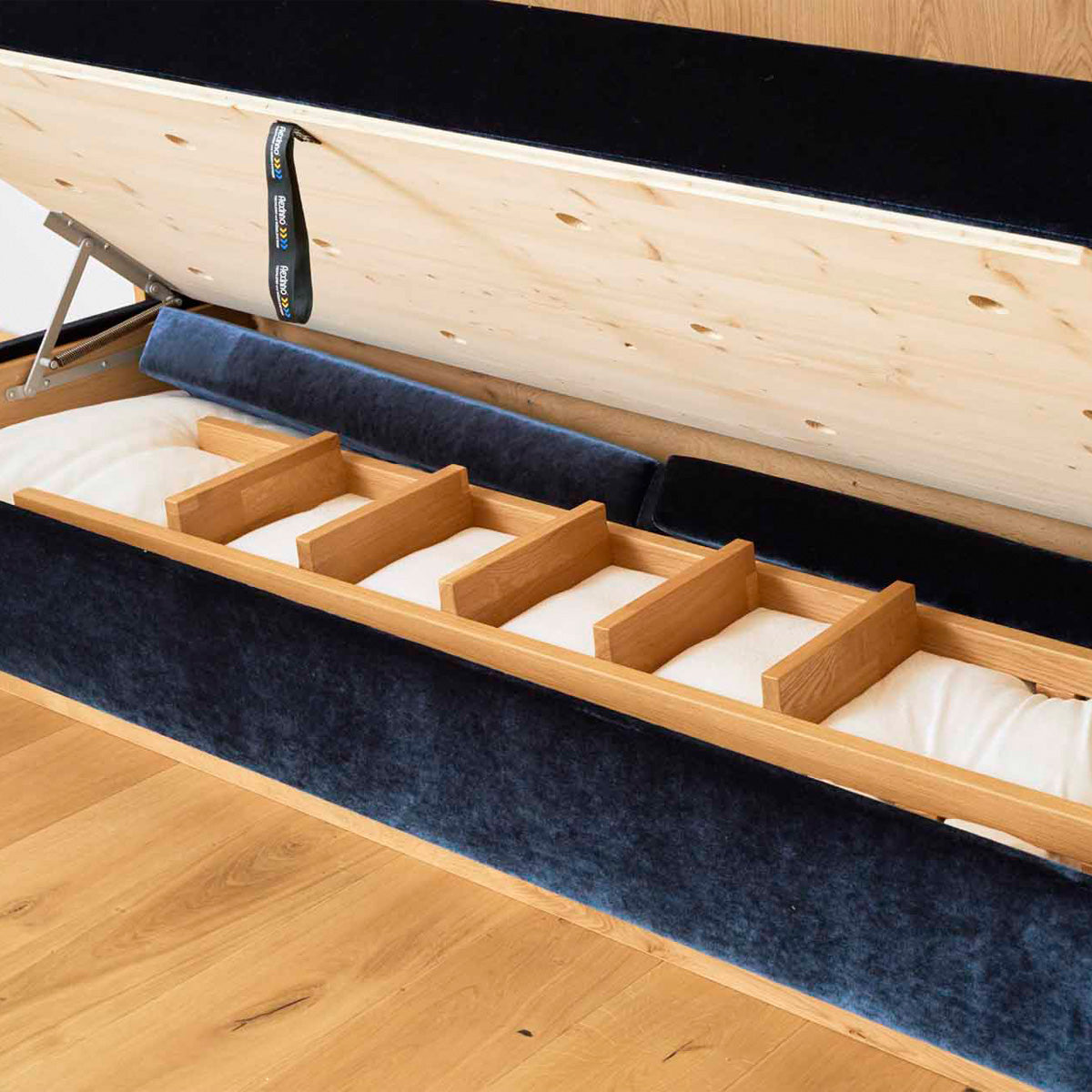 Gastro & Hotel - Multifunktionales Klappbett | Schrankbett | Stockbett Plano Cube | Sofa und Zusatzbett | inkl. Matratzen | robustes Design | TÜV geprüft | Made in Austria