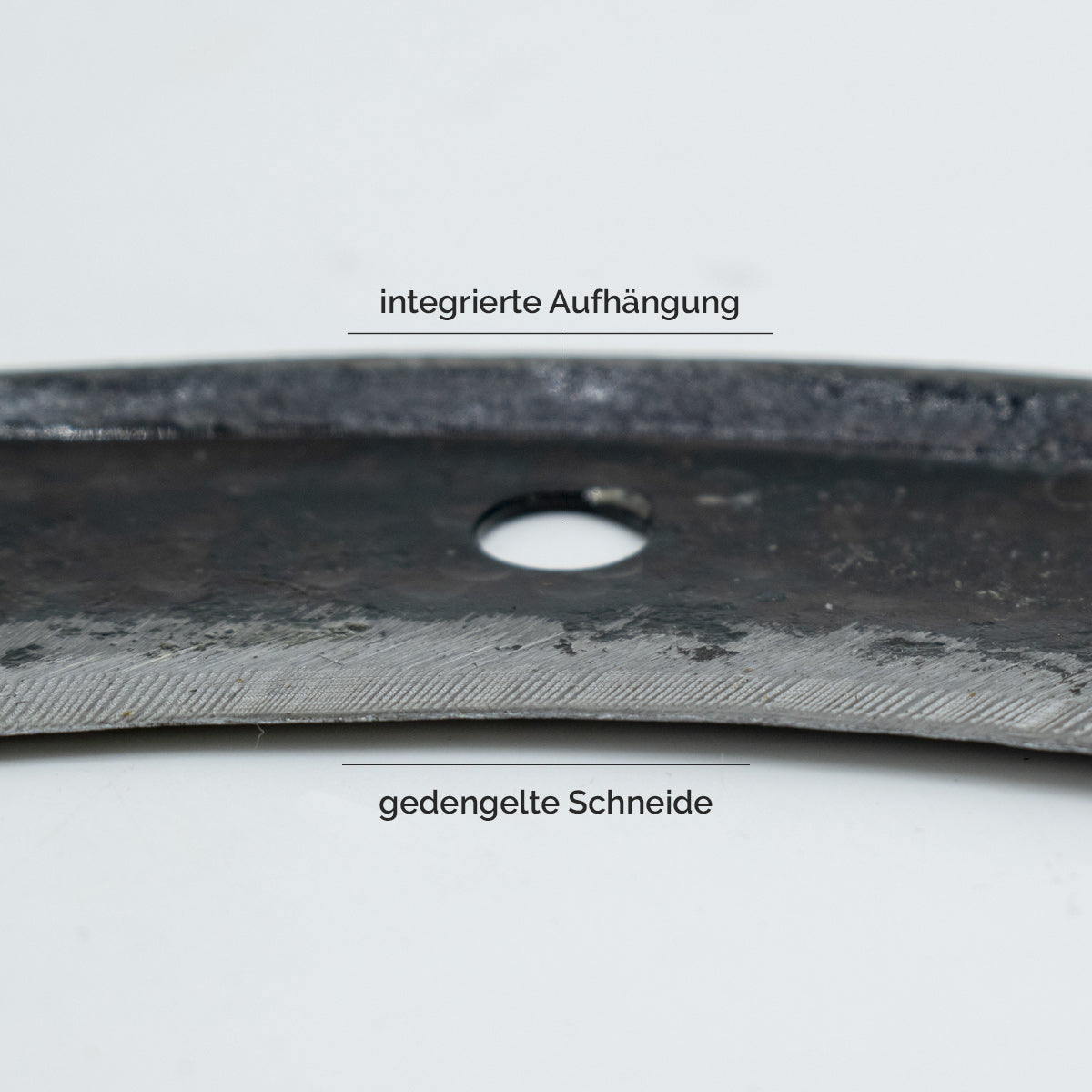 Blattsichel mähfertig gedengelt mit integrierter Aufhängung - inkl. gratis Schleifstein - mit Buchenholzstiel - Rechtshänder - Made in Austria
