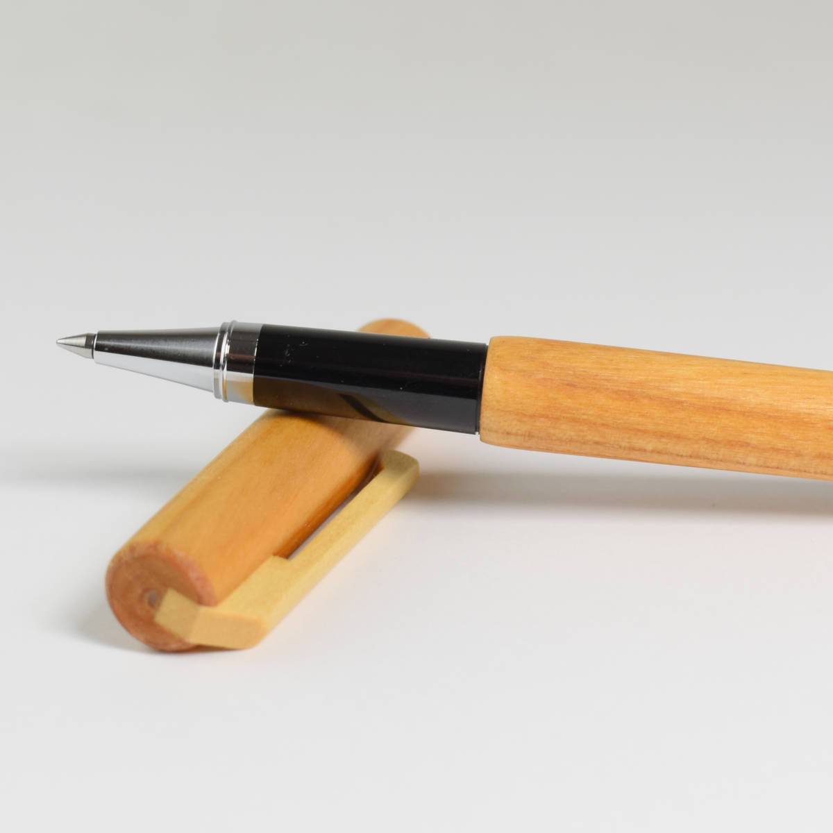 Tintenroller aus edlem Holz 'Ball Pen' | verchromte Spitze | wechslbare Mine | in verschiedenen Holzarten | Made in Germany