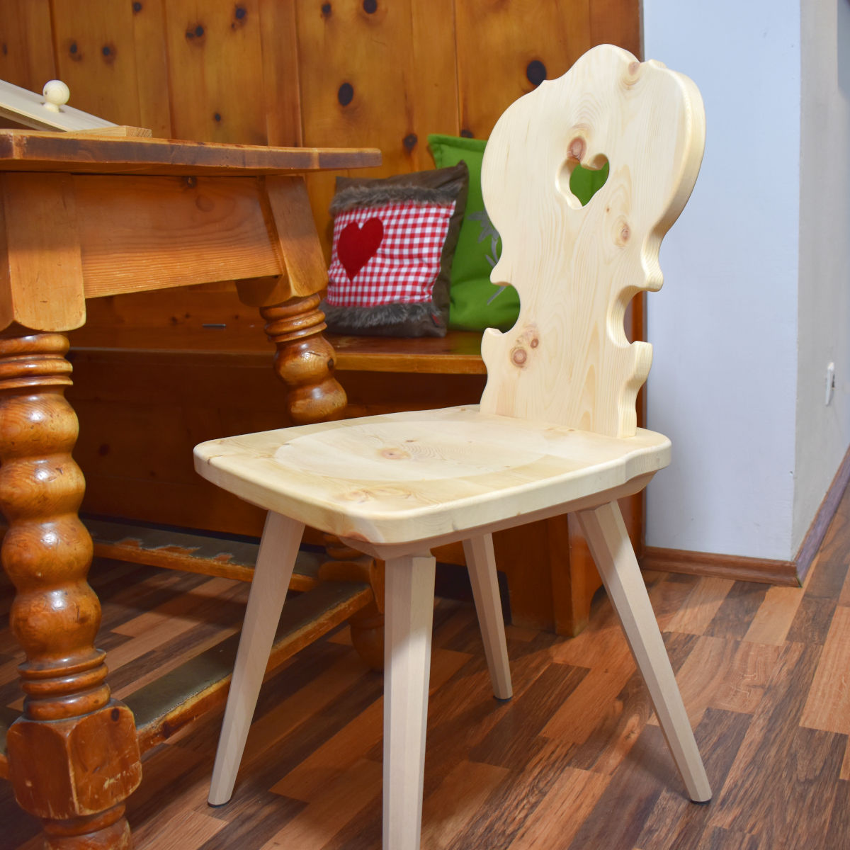 Bauernstuhl 'Urtyp' | Zirbenholz | B 40 x T 38 x H 87 cm | Beine aus Buche | Handwerk aus Südtirol