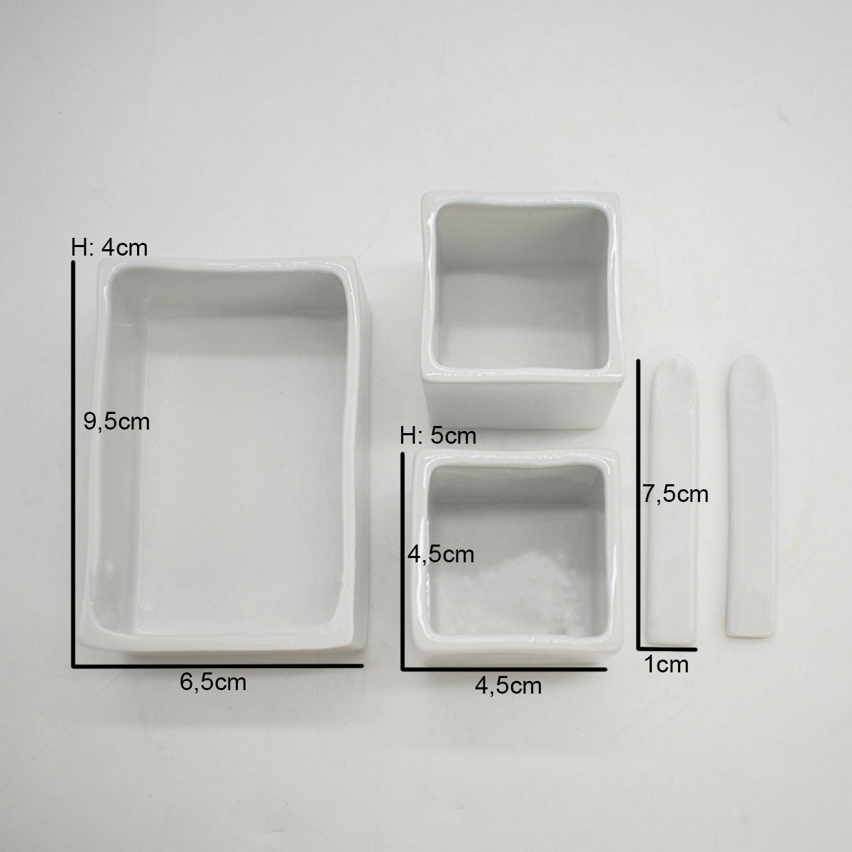 Porzellanschalen Set mit Tableau aus Eiche in verschiedenen Farbtönen für den Tisch | 3 x Gefäße, 2 x Löffel, 1 x Tuch und 1 x Tableau