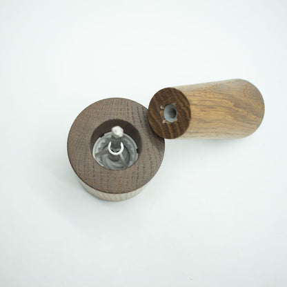 Salz- oder Pfeffermühle mit Porzellanmahlwerk | nieder | in verschiedenen Holzarten | mit Magnetkappe | DM 6 x H 11 cm
