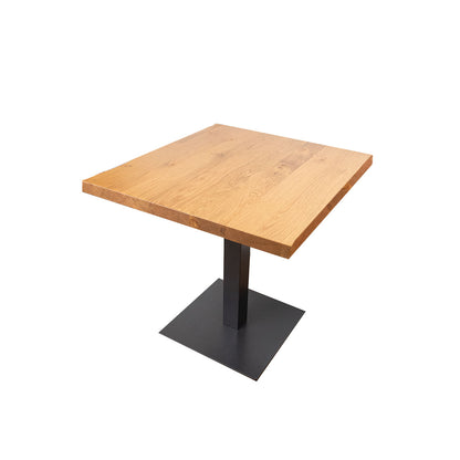Schlichter Massivholz Tisch ‘Kurt’ in Eiche geölt  mit quadratischem Metallsäulengestell aus pulverbeschichtetem Eisen | Made in Südtirol