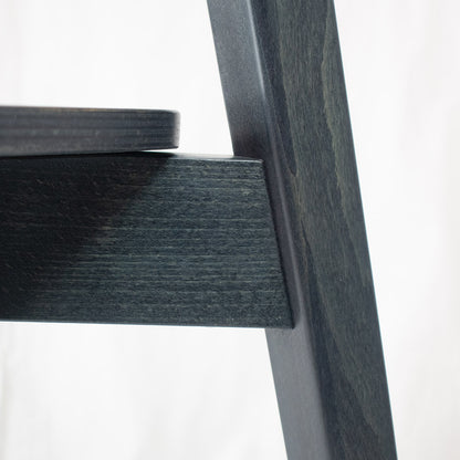 Stapelstuhl 'Mina' aus massiver Buche | Holzsitzfläche | in verschiedenen Farben | Handwerk aus Südtirol