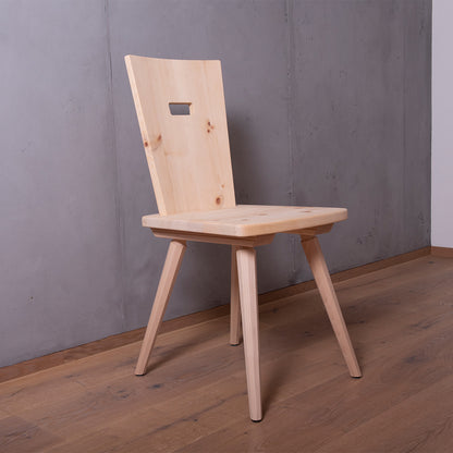 Eleganter Stuhl  'Pristine' | Vollholz | Griff rechteckig | in verschiedenen Holzarten | Hergestellt in Südtirol